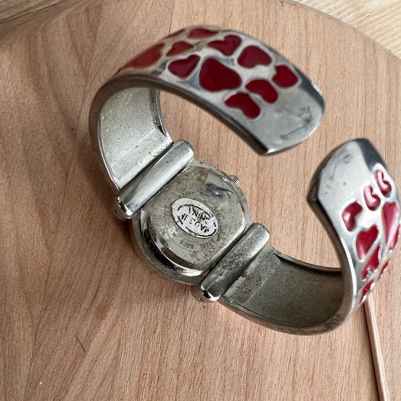 Varsales Bracelet Watch Ladies Red Hearts Quartz - Picture 7 of 8